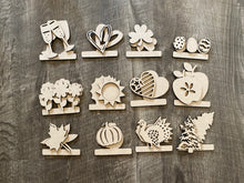 Load image into Gallery viewer, Take & Make KIT Interchangeable Holiday Door Sign